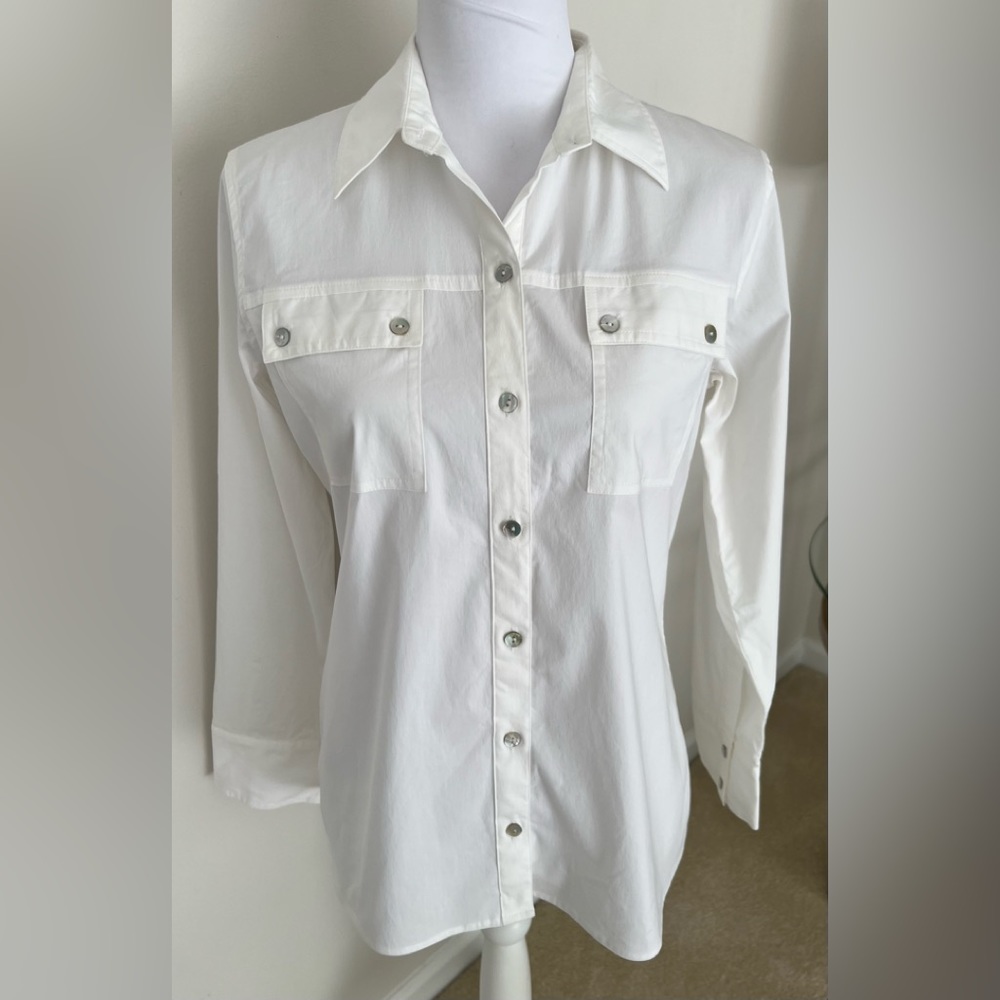 Chico’s White Long Sleeve Button Down Blouse- Size 0 (small)